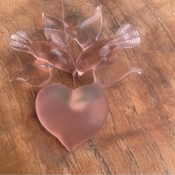 Rare Art Glass in Three Types of Glass in Shape of Two Birds Carrying a Heart - Picture 7 of 9
